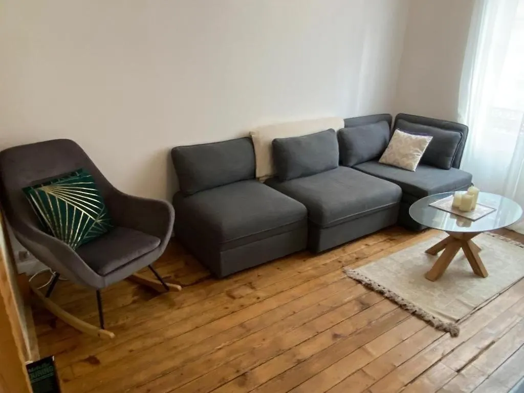 Quiet Apartment In Paris Center
